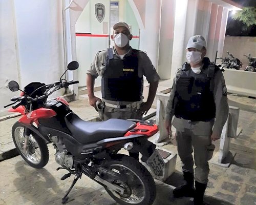 Polícia Militar recupera veículo com restrição de roubo e furto na cidade de Sousa