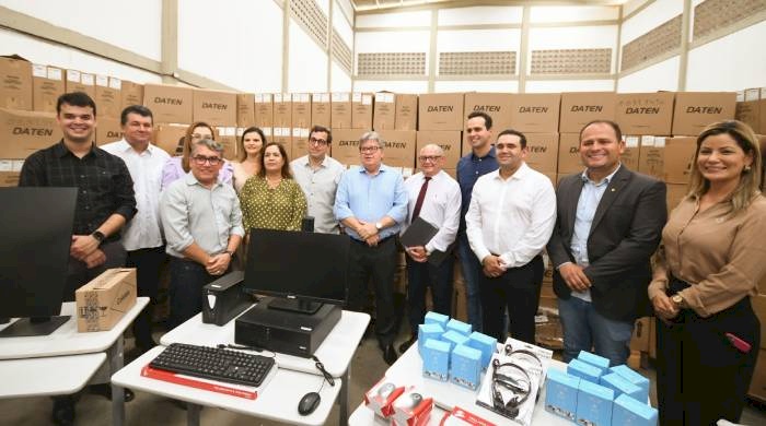 Entrega equipamentos que vão modernizar a rede de saúde do Estado