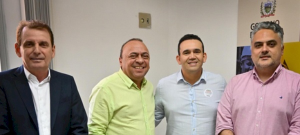 Chico Mendes em reunião com o Secretário Jhony Bezerra