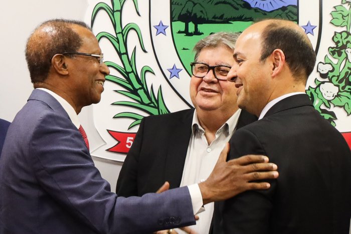 Assinatura de Leis que reestruturam cargos no Poder Judiciário e Ministério Público