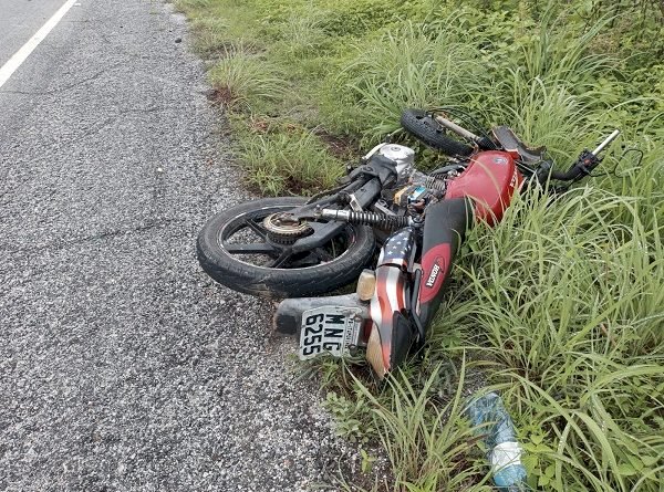 NESTA SEXTA – Mulher morre e homem fica gravemente ferido em colisão entre moto e carro, no Sertão 