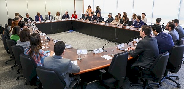 TSE e plataformas digitais discutem reforço contra desinformação no 2º turno