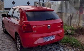 Trabalhador tem veículo tomado por assalto enquanto fazia entregas; carro é encontrado minutos após o crime 