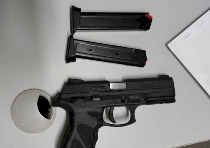 Revogação do decreto de armas provoca riscos à segurança no comércio e favorecimento a criminosos