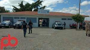 Suspeitos são presos pela Força Tática quando arremessavam drogas no interior da Colônia Penal em Sousa 