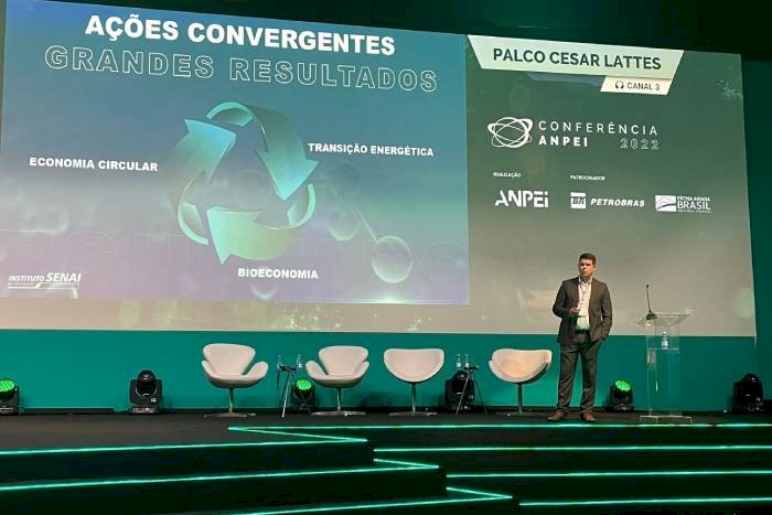 O diretor do ISI de biodiversidade Alessandro Rizatto apresentou o Instituto e o modelo de missões industriais do SENAI