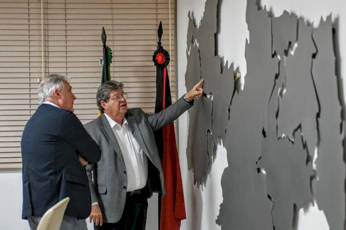 João Azevêdo recebeu o cônsul-geral da Bélgica no Brasil, Daniel Dargent