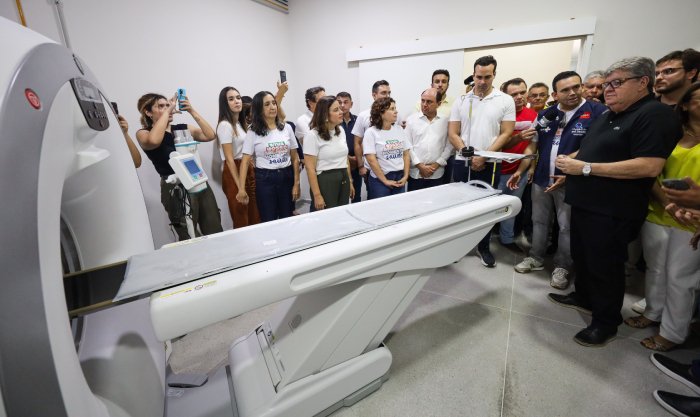 Entrega de um tomógrafo no Hospital Regional Senador Rui Carneiro