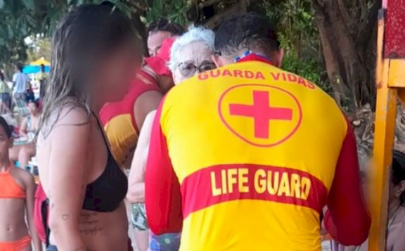 Onze pessoas da mesma família, sendo oito crianças e três adultos se afogam e são socorridas pelos Guarda-vidas  