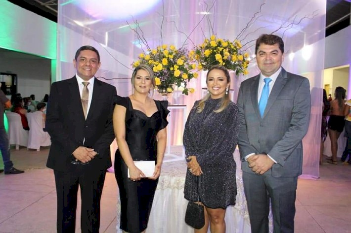 Prefeito Rinaldo (Dir), ao lado da Esposa, a ex-prefeita Lucrécia, e o vice, Otávio Neto em solenidade