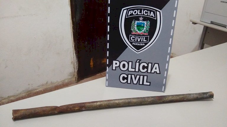 Homem é preso por atacar a família e ameaçar a irmã quando a mesma foi à delegacia prestar queixa