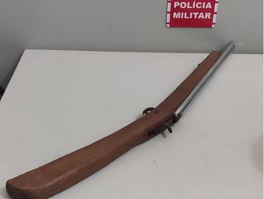 Após buscas, Polícia Militar apreende arma de fogo e prende acusado de ameaça