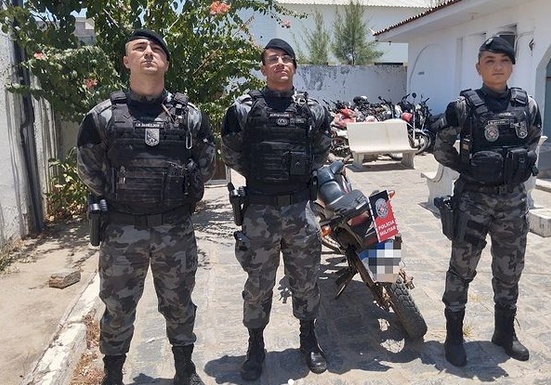 Motocicleta recuperada pela Polícia Militar, em Sousa