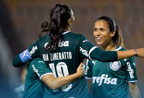 Palmeiras vence Flamengo para assumir liderança do Brasileiro Feminino