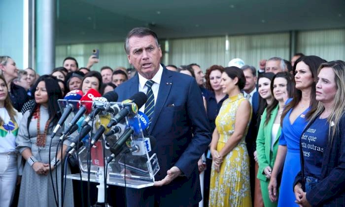 Grupo de deputados federais e governadores reeleitos, que manifestou seu apoio à reeleição