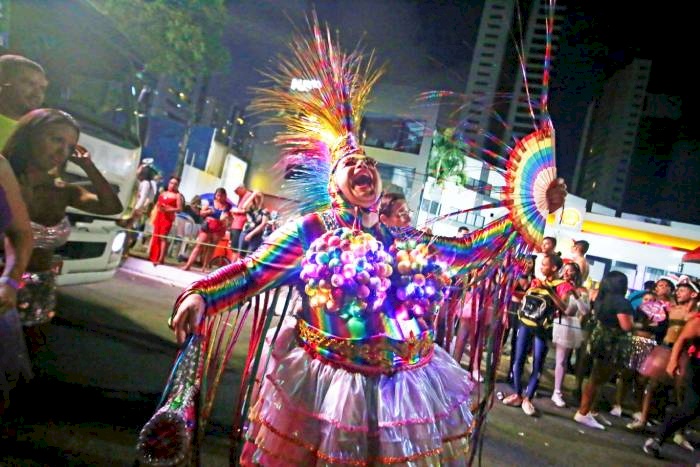 Bloco Virgens de Tambaú leva alegria e muito colorido para a Via Folia