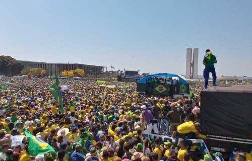 7 DE SETEMBRO: Bolsonaro discursa para milhares de manifestantes na Esplanada