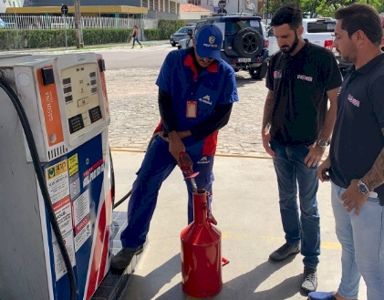 Procon-JP fiscaliza disponibilidade de calibrador de pneus e integridade das bombas de combustíveis