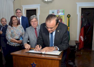 Ao assumir Governo do Estado, Desembargador Saulo Benevides ressalta harmonia entre os poderes