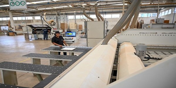Produção industrial desaquecida, mas emprego da indústria cresce