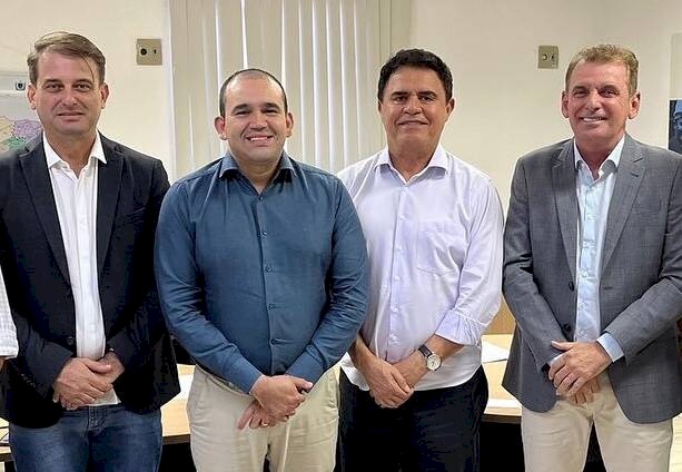 Bal Lins ao lado dos deputados Chico Mendes e Wilson Santiago