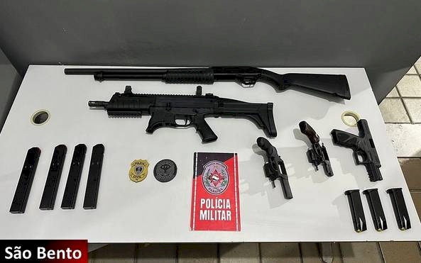 Apreensão de 05 armas de fogo durante cumprimento de mandado de busca e apreensão