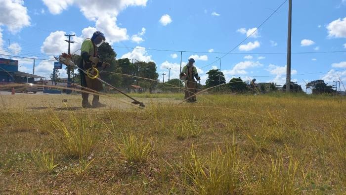 Agentes da Autarquia Especial Municipal de Limpeza Urbana (Emlur)