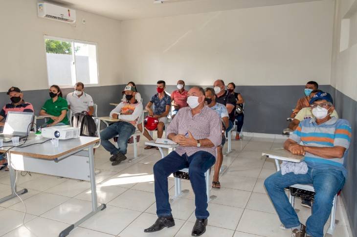 Em parceria Prefeitura de São José da Lagoa Tapada, e SEBRAE, veterinário dá palestra sobre inseminação artificial