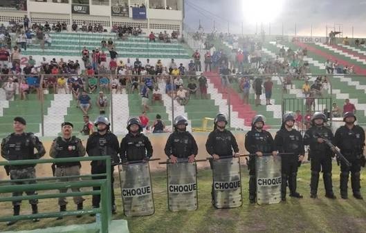 Segurança durante o jogo Pombal X Campinense no Marizão