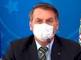 Bolsonaro sanciona lei que protege consumidores do superendividamento