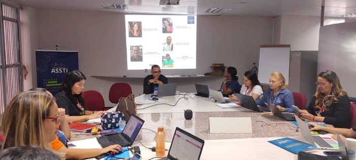 Cerca de 15 pessoas participaram do treinamento