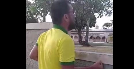 Homem grita e pede que o Exército ajude sua família a a nação