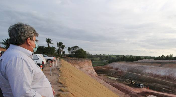 Azevêdo inspeciona obras do canal Acauã-Araçagi e investimentos do governo em Lucena, Mamanguape e Sapé