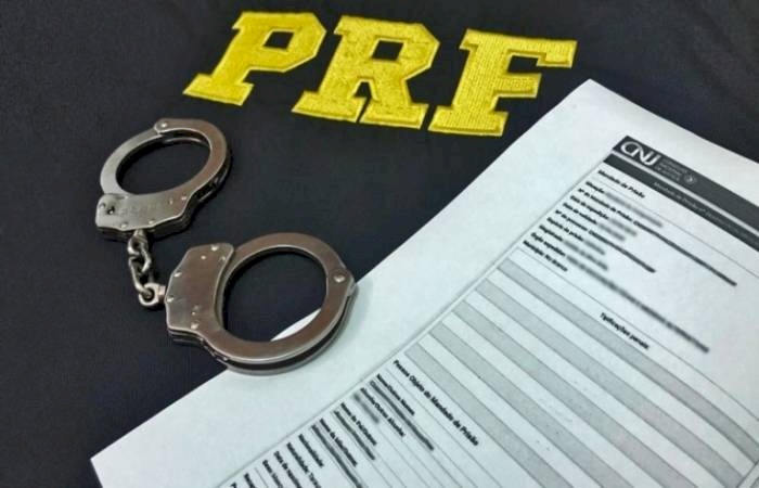 Prisão de homem com mandado aberto e flagra em transporte irregular de carga
