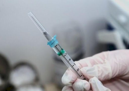 Vacina 100% nacional começa a ser aplicada