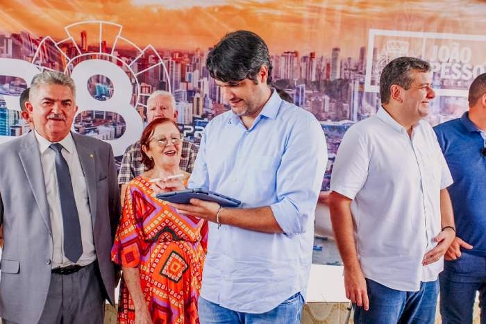Início de obras de pavimentação em nove ruas de Mangabeira