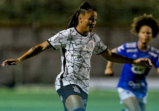 Corinthians vence Cruzeiro para assumir ponta do Brasileiro Feminino