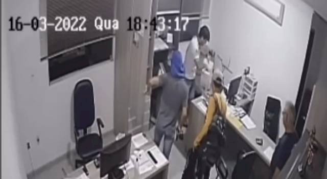 EM SOUSA - Distribuidora de alimentos é invadida e assaltada por marginais armados; dono foi ameaçado