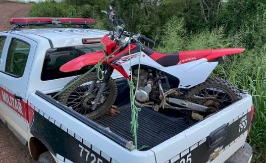 Polícia militar recupera motocicleta com restrição de roubo/furto