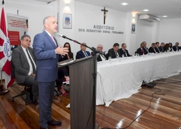Palestra do desembargador Luís Lanfredi no Seminário