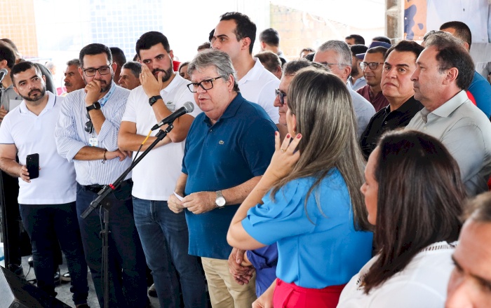 Entrega de sistemas de abastecimento de água, e travessia urbana