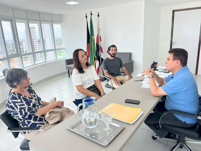 Wilson Santiago em reunião com representantes dos Fisioterapeutas e Terapeutas Ocupacionais