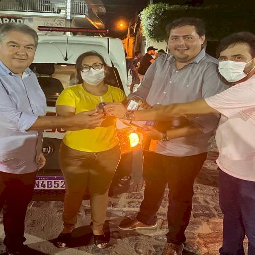 Lindolfo entrega Ambulância ao Prefeito Marcelo Valle em Nazarezinho; Vídeo 