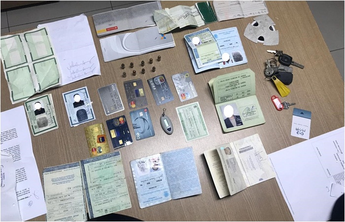 Documentos falsos