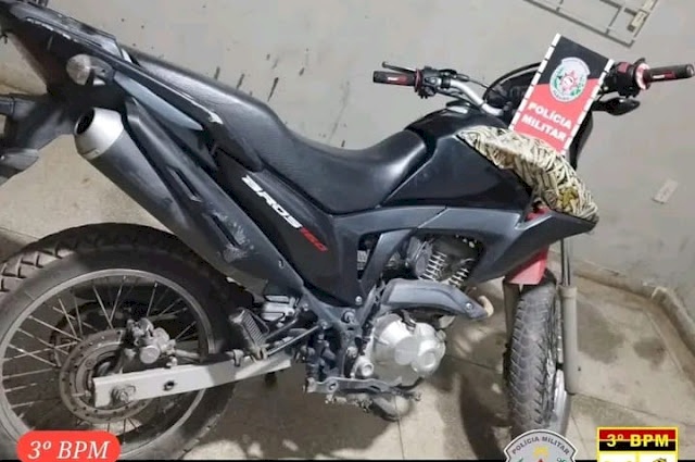 Motocicleta apreendida pela Polícia Militar