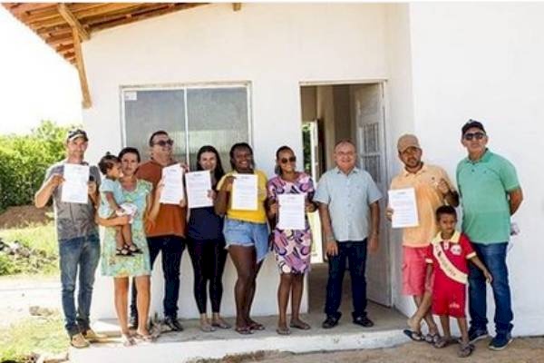 Entrega mais seis casas populares no município de Coremas