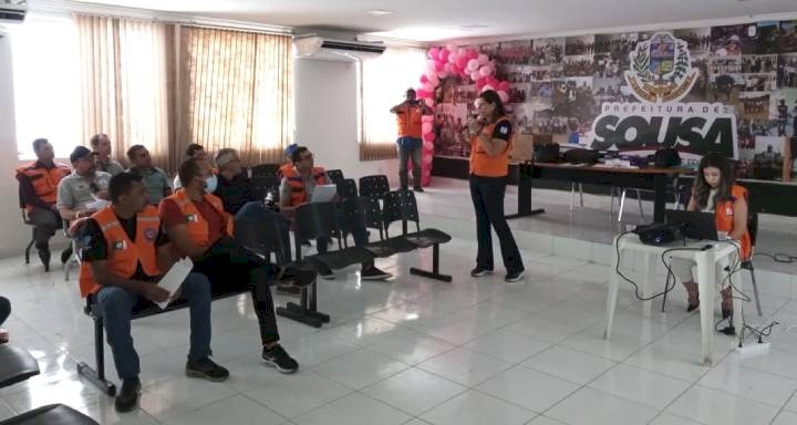 Equipe da grande Sousa, sendo capacitada 