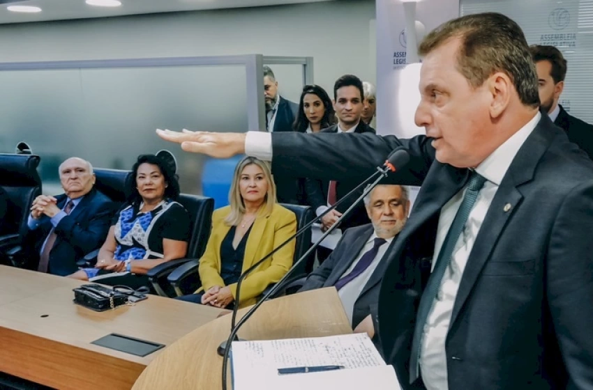 Imagem Chico Mendes empossado como deputado estadual 