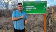 Instalação de placas de identificação em comunidades