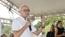 Cícero Lucena autorizando licitação para construção Maternidade